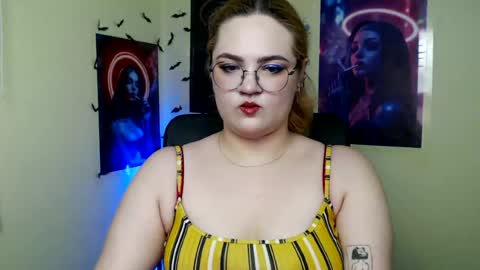 Snapshot of redhotqueen1 chatting on 06-02-26, 12:07 Rina online show from 06-02-26, 12:07
