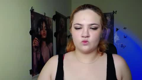 Snapshot of redhotqueen1 chatting on 06-04-26, 12:11 Rina online show from 06-04-26, 12:11
