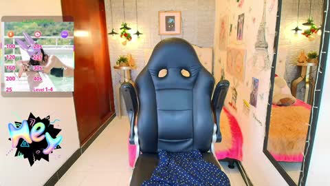 Snapshot of redhotter_ chatting on 01-24-25, 07:49 Lili Lopez online show from 01-24-25, 07:49