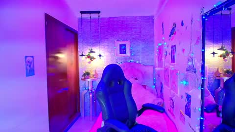 Snapshot of redhotter_ chatting on 01-29-25, 02:09 Lili Lopez online show from 01-29-25, 02:09