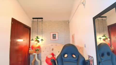 Snapshot of redhotter_ chatting on 02-22-25, 11:13 Lili Lopez online show from 02-22-25, 11:13