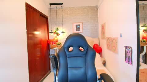 Snapshot of redhotter_ chatting on 02-28-25, 08:07 Lili Lopez online show from 02-28-25, 08:07