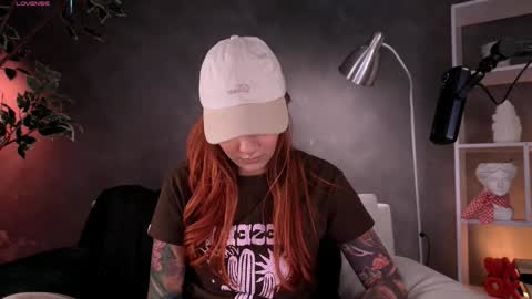 Snapshot of redjasmine_ chatting on 02-28-26, 11:06 Red Jasmine online show from 02-28-26, 11:06