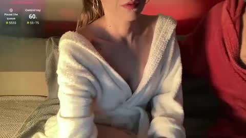 Snapshot of redlighthome chatting on 04-16-26, 07:14 Glamour Wife Real online show from 04-16-26, 07:14