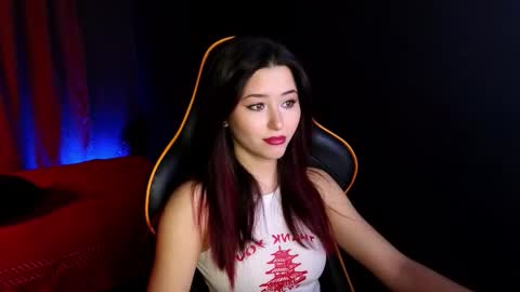 Snapshot of redmidnight_ chatting on 12-04-25, 08:39 Kiara online show from 12-04-25, 08:39