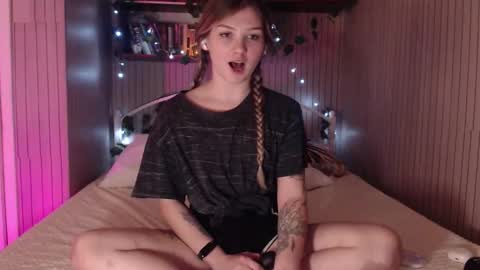 Snapshot of redmoonhead chatting on 01-14-26, 07:03 Ana online show from 01-14-26, 07:03