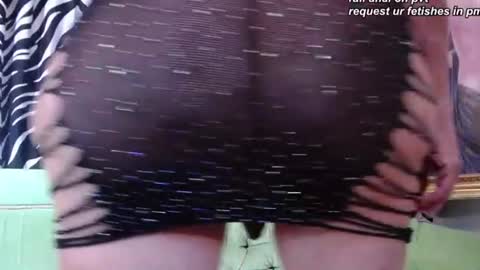 Snapshot of redroomxx chatting on 07-28-26, 05:01 MIA online show from 07-28-26, 05:01