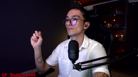 Snapshot of redrum_696 chatting on 01-05-25, 04:59 Red online show from 01-05-25, 04:59