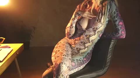 Snapshot of redsparrow__ chatting on 12-21-24, 07:38 Red online show from 12-21-24, 07:38