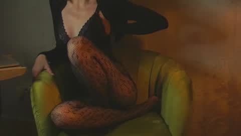 Snapshot of redsparrow__ chatting on 10-04-25, 07:01 Red online show from 10-04-25, 07:01