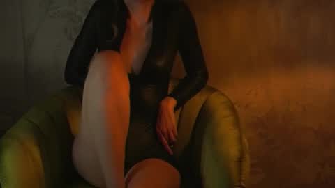 Snapshot of redsparrow__ chatting on 10-12-25, 07:24 Red online show from 10-12-25, 07:24