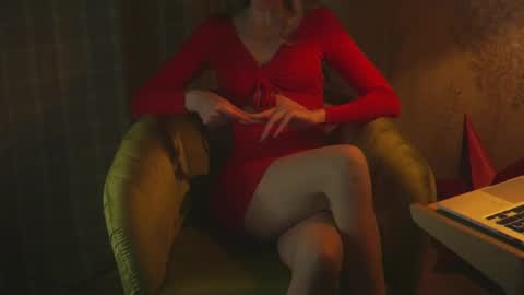 Snapshot of redsparrow__ chatting on 03-08-26, 06:23 Red online show from 03-08-26, 06:23