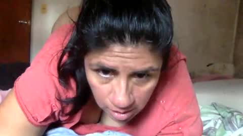 Snapshot of redwinelipss chatting on 10-15-25, 05:02 redwinelipss online show from 10-15-25, 05:02