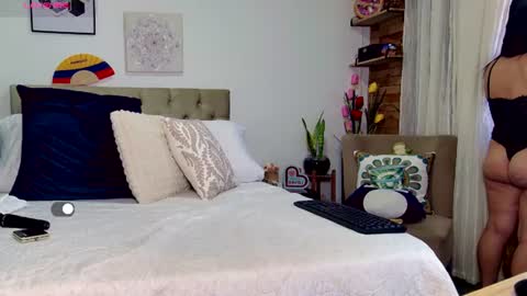 Snapshot of reese_yanella chatting on 07-21-26, 07:05 Yanella online show from 07-21-26, 07:05