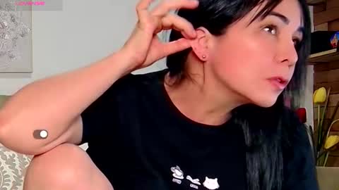 Snapshot of reese_yanella chatting on 07-25-26, 06:11 Yanella online show from 07-25-26, 06:11