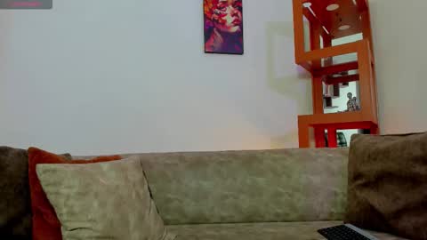 Snapshot of regiina_doll chatting on 12-21-25, 11:01 regiina_doll online show from 12-21-25, 11:01