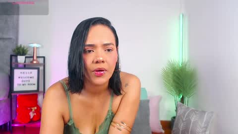 regina1819 online show from 05-01-26, 03:44