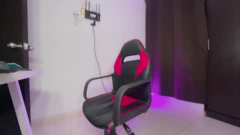 Snapshot of regina_mills_milk chatting on 01-10-26, 04:47 regina_mills_milk online show from 01-10-26, 04:47