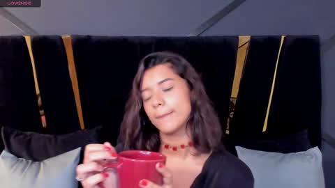 Snapshot of regina_noctixx chatting on 03-05-25, 01:31 Regina online show from 03-05-25, 01:31