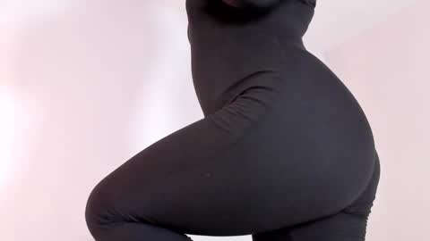 Snapshot of regina_noctixx chatting on 10-24-25, 10:50 Regina online show from 10-24-25, 10:50