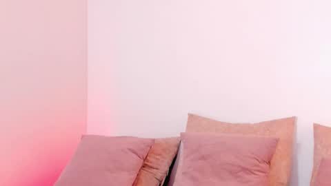 Snapshot of regina_noctixx chatting on 10-26-25, 08:04 Regina online show from 10-26-25, 08:04