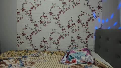 Snapshot of reginamoon12 chatting on 01-15-25, 07:48 Alisa online show from 01-15-25, 07:48