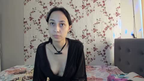 Snapshot of reginamoon12 chatting on 02-07-25, 09:26 Alisa online show from 02-07-25, 09:26