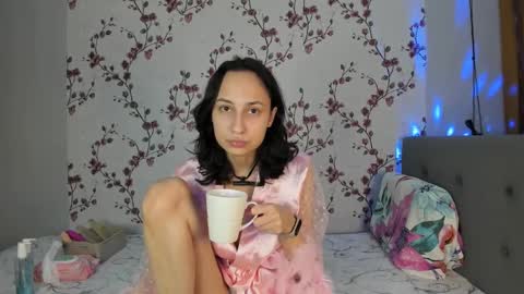Snapshot of reginamoon12 chatting on 02-12-25, 05:26 Alisa online show from 02-12-25, 05:26