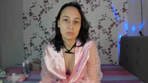 Snapshot of reginamoon12 chatting on 02-14-25, 12:36 Alisa online show from 02-14-25, 12:36