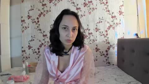 Snapshot of reginamoon12 chatting on 02-21-25, 01:33 Alisa online show from 02-21-25, 01:33