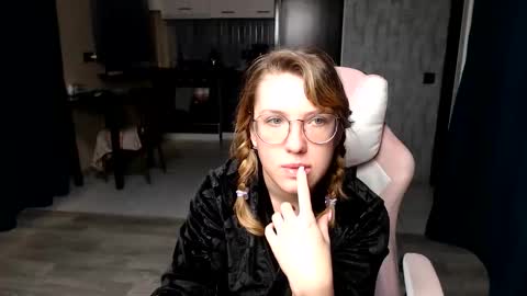 Regina online show from 09-21-25, 01:18