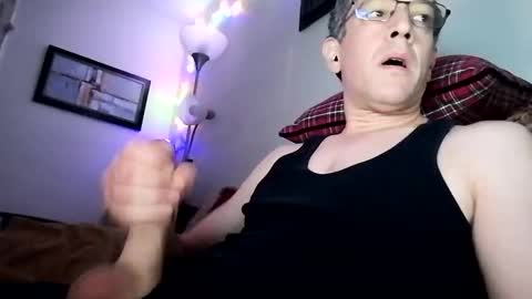 Snapshot of regularguy20 chatting on 10-28-25, 09:46 regularguy20 online show from 10-28-25, 09:46