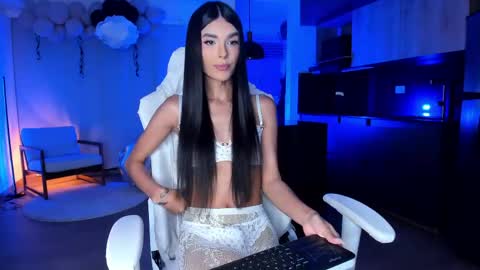 Snapshot of reichel_gray chatting on 06-08-26, 05:30 REICHEL online show from 06-08-26, 05:30
