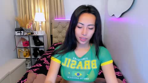 Snapshot of reighnempress chatting on 02-26-25, 01:11 reighnempress online show from 02-26-25, 01:11