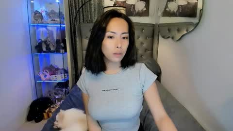 Snapshot of reighnempress chatting on 10-23-25, 02:44 reighnempress online show from 10-23-25, 02:44