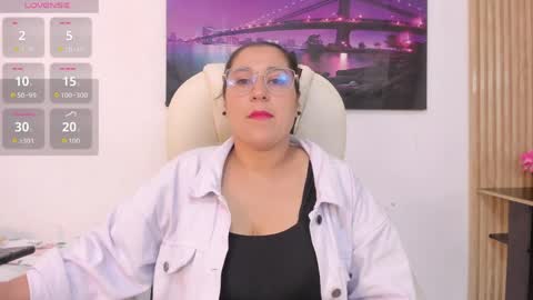 Snapshot of reina_mia1 chatting on 04-17-26, 11:08 Reina Mia online show from 04-17-26, 11:08
