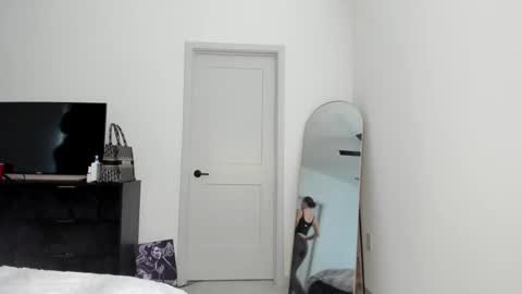 Snapshot of rejectbarbie chatting on 01-20-25, 09:32 Priscilla online show from 01-20-25, 09:32