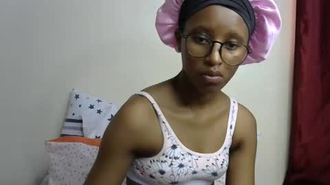 Snapshot of rellings_maya chatting on 12-19-25, 04:08 rellings-maya online show from 12-19-25, 04:08