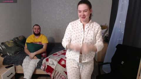 Snapshot of renae_tom chatting on 12-02-24, 11:45 Renae Tom online show from 12-02-24, 11:45