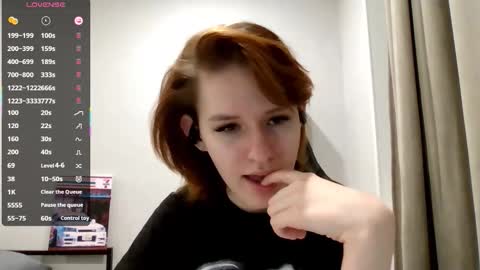 Snapshot of renaeblaski chatting on 02-11-26, 09:53 Claire online show from 02-11-26, 09:53