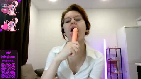 Snapshot of renaeblaski chatting on 02-27-26, 05:57 Claire online show from 02-27-26, 05:57