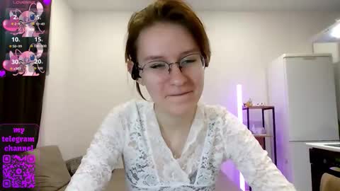 Snapshot of renaeblaski chatting on 03-05-26, 05:09 Claire online show from 03-05-26, 05:09