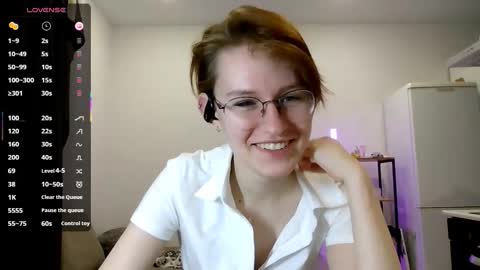 Snapshot of renaeblaski chatting on 03-11-26, 06:25 Claire online show from 03-11-26, 06:25