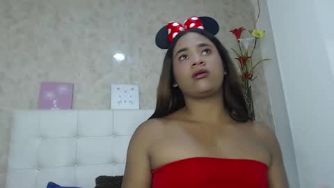 Snapshot of renata_valentina chatting on 03-29-26, 12:16 RENATA VALENTINA online show from 03-29-26, 12:16