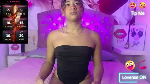 RENATA VALENTINA online show from 05-11-26, 12:00