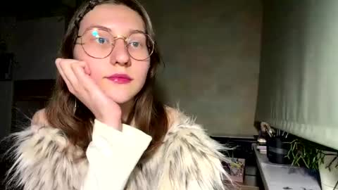 Mia online show from 04-22-26, 04:08