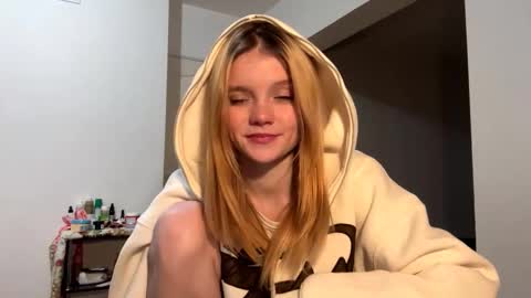 Snapshot of rendabecnel chatting on 02-07-26, 01:09 Tiffany online show from 02-07-26, 01:09