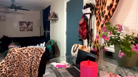 Snapshot of rene_heartz99 chatting on 12-08-24, 11:08 Naughty closet slut here to suck all your friends off online show from 12-08-24, 11:08