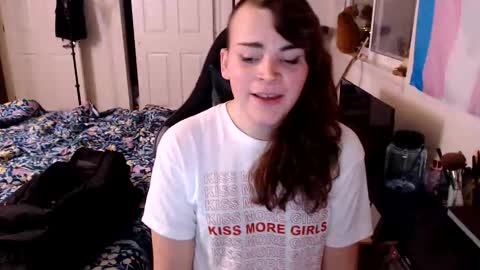 Snapshot of renegaderuby chatting on 11-08-25, 12:55 Renegade Ruby online show from 11-08-25, 12:55