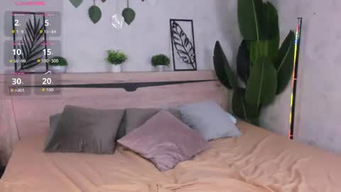 Renesmy online show from 07-25-26, 12:20